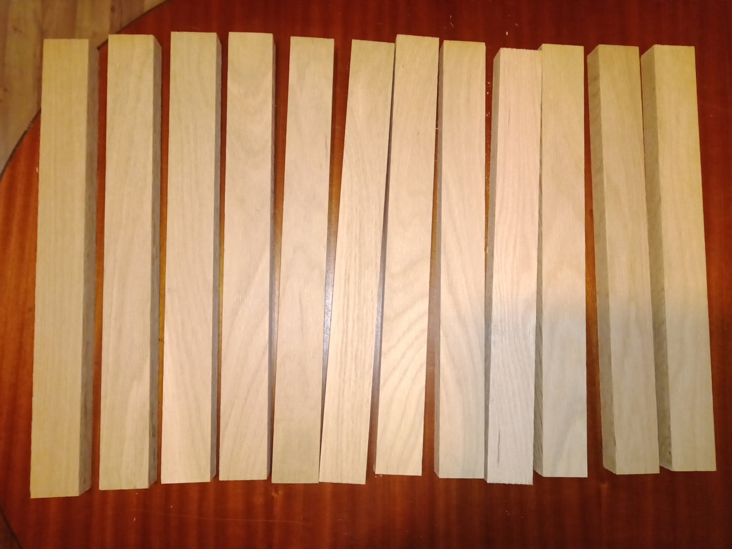 #1033 white oak 12 pack pre cuts .9" x 1.65" x 16.50"